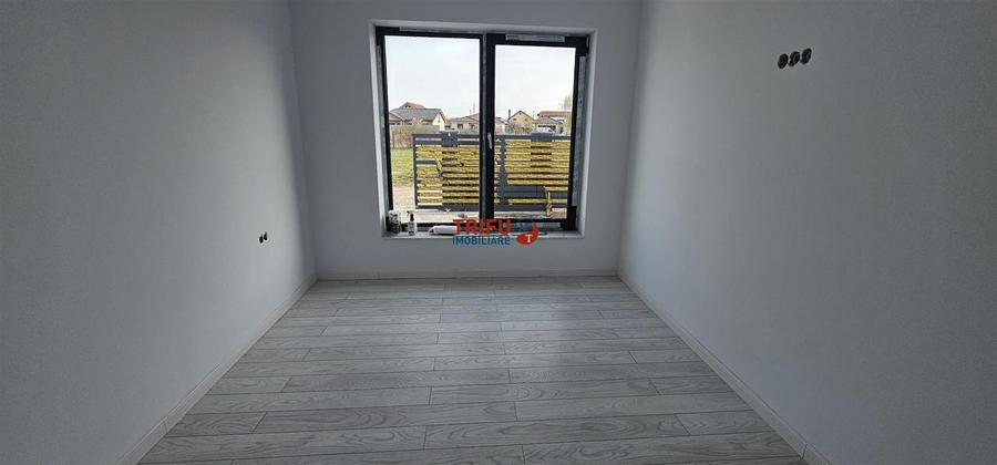 Casa individuala de vanzare 4 camere 2 bai 448mp teren