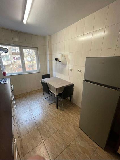 Apartament 3 camere- semidecomandat-zona Panduri
