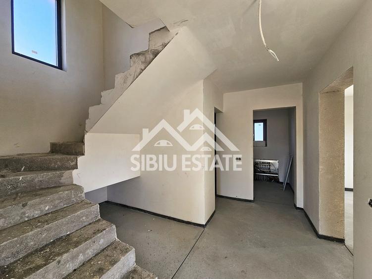 Casa 5 camere, TEREN MARE, pret BUN