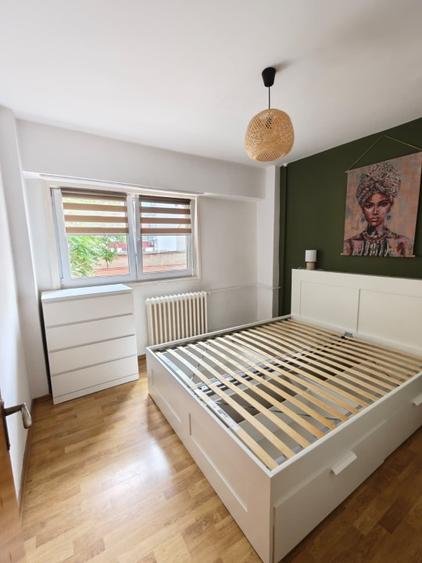 Inchiriez apartament 3 camere ultracentral cu garaj