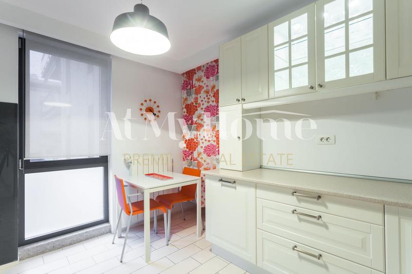Apartament superb si spatios cu 3 camere, mobilat Bo Concept, 2 parcari, boxa