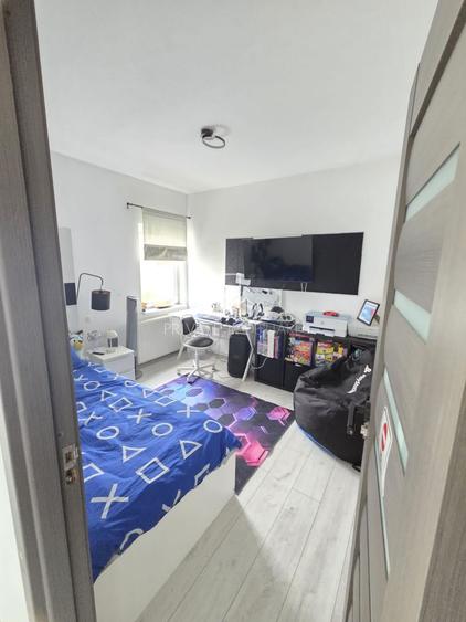 Casa renovata, 3 camere, 2 bai, Zona Centrală