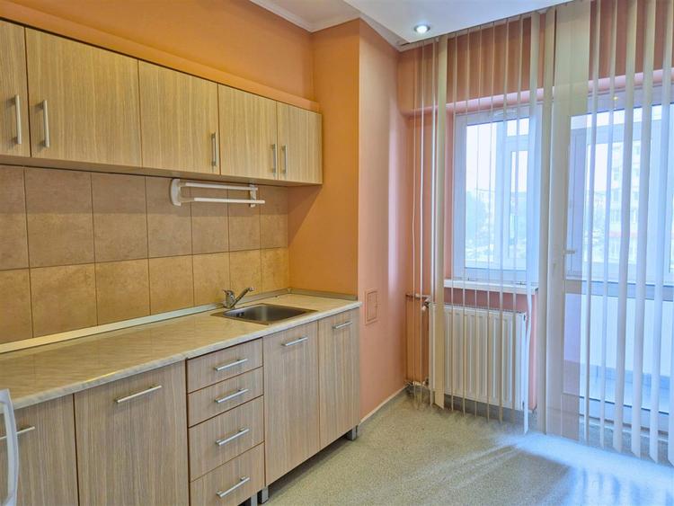 OSTROVENI - Etaj 1 - Spatiu cu vizibilitate stradala - Cabinet medical/birouri
