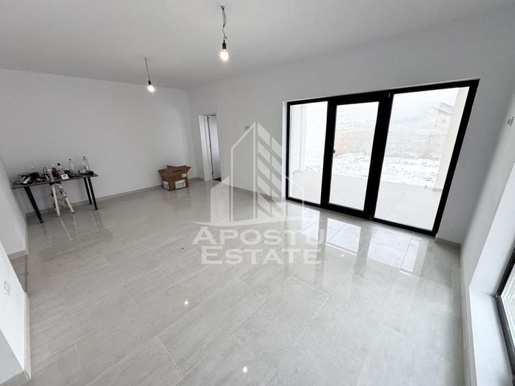 Duplex cu 5 camere si 3 bai, complet finalizat, disponibil imediat.