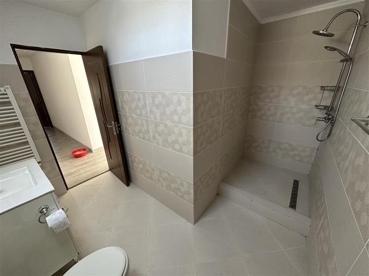 Casă de închiriat I 5 camere I 2 băi I curte I zona UMF USMV