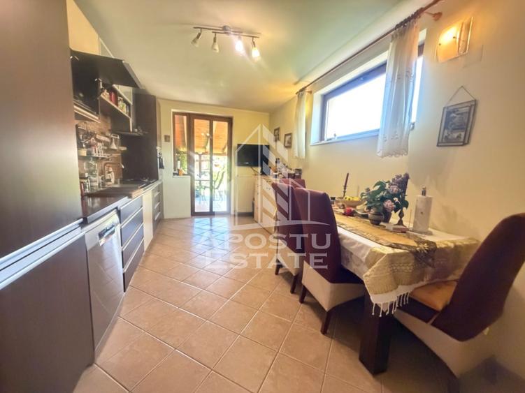 Casa individuala cu 5 camere, carport, 426mp teren in Sanandrei