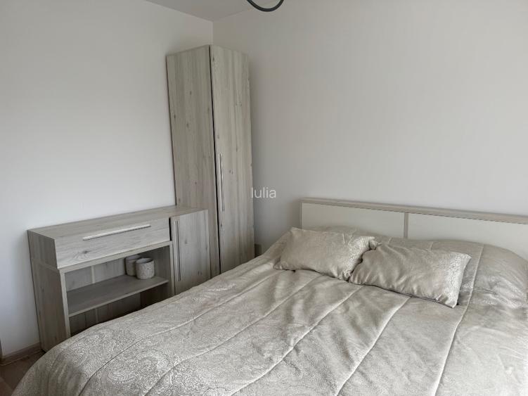 Vând apartament 2 camere tip studio, cu parcare – Tractorul, str. George Bacovia - 7