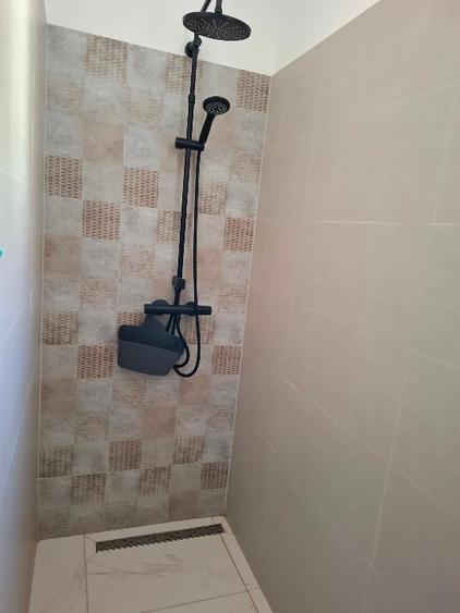 Apartament la curte cu loc de parcare