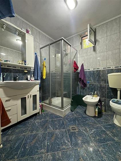 Casa individuala si spatiu comercial