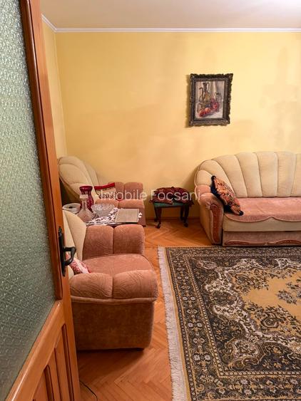 De VÂNZARE: Apartament e cu 3 camere, Decomandat – Etaj 1/3 - 4