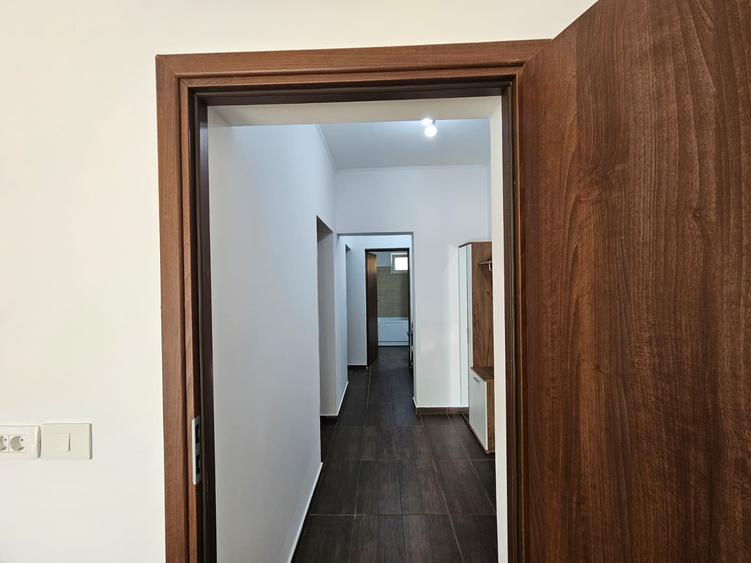 Apartament 2 camere, decomandat, parter, curte și 2 locuri parcare, Dumbrăvița