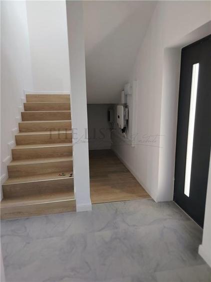 Vila tip duplex de vanzare cu 4 camere | 3 locuri de parcare | Corbeanca