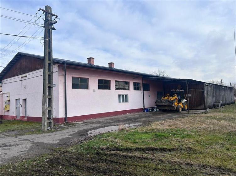 Hala industriala de vanzare in Marghita – 930 mp utili, teren 2470 mp, toate uti