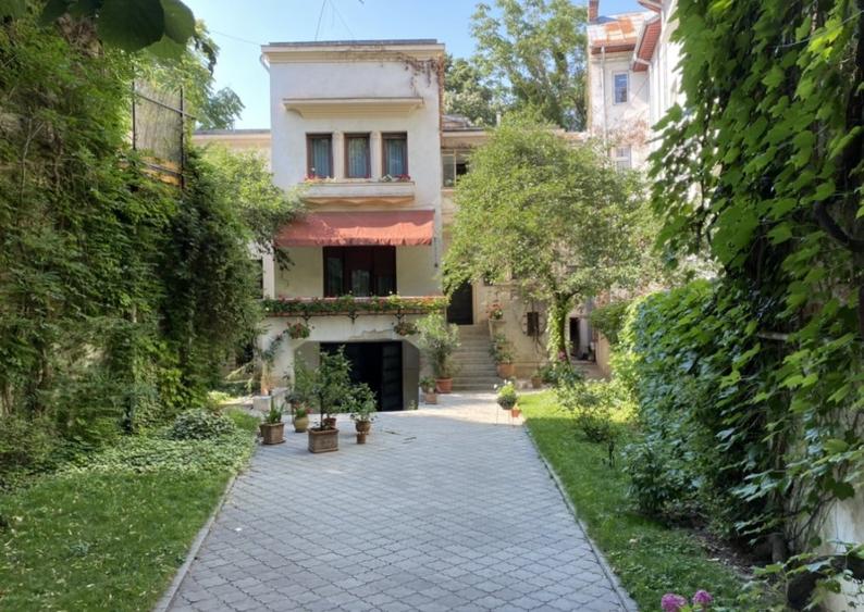Casa in Cartierul Armenesc - curte individuala