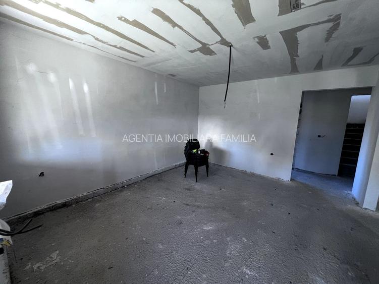 Vanzare casa P+M in Sendreni( in spatele Primariei), pret 92.500 euro - 22