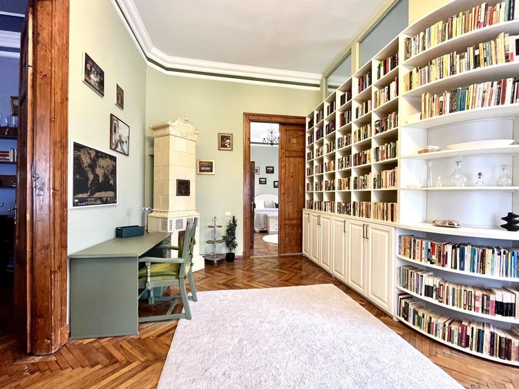 Apartament grandios cu vedere spectaculoasă spre Piața Libertății