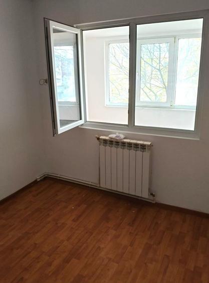 Apartament 4 camere semidecomandate, etaj 2 din 4 – Micro 39, Galați