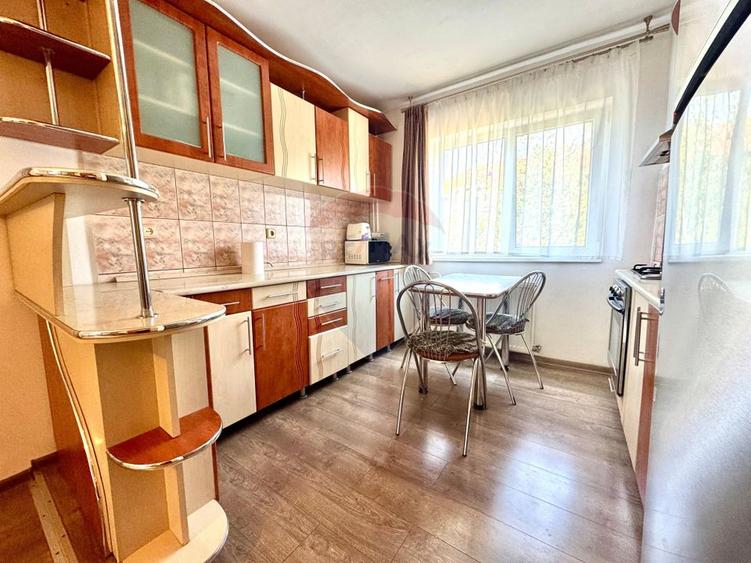 Apartament decomandat cu 3 camere de vânzare, mobilat si utilat, tip V