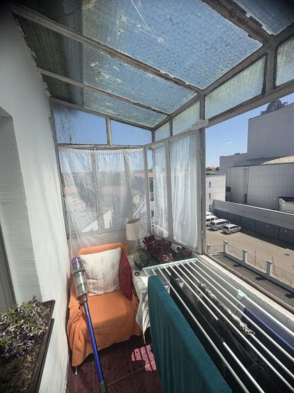 Apartament cu trei camere de vânzare, renovat complet, central