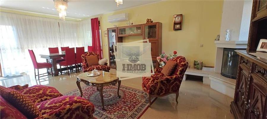 Casa cu 4 camere 2 bai si 830 mp teren in zona Bavaria