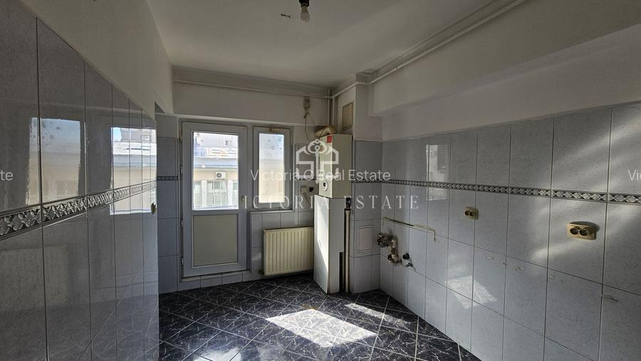 Apartament de vanzare, 3 camere decomandat.Republicii - 12