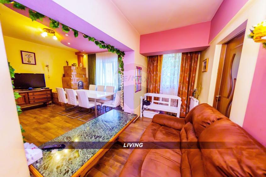 Casă P+1 din cărămidă, 1190 mp teren, 4 garaje – Strada Zorilor