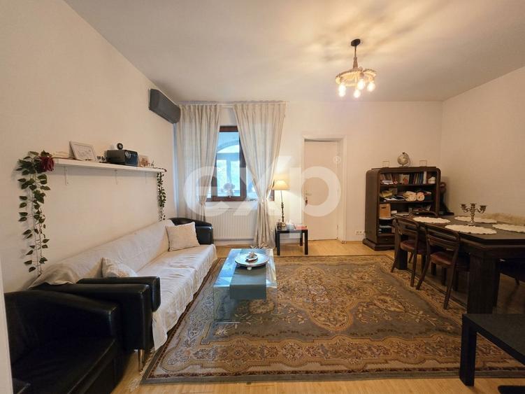 Decebal, Delea Noua, apartament de vanzare etaj 1 cu centrala proprie