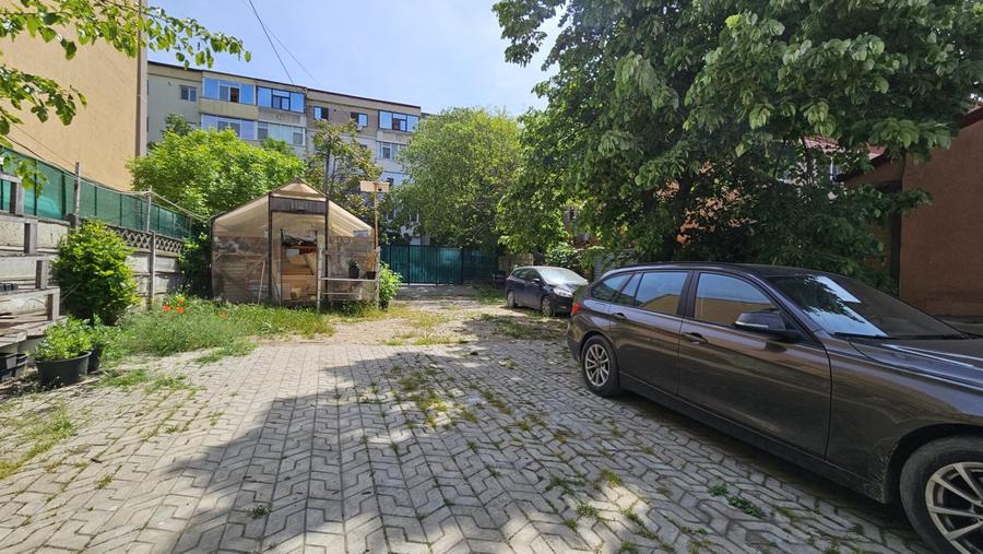 Faleza Nord - strada Unirii - teren 986 mp + casa (langa Scoala Colibri)