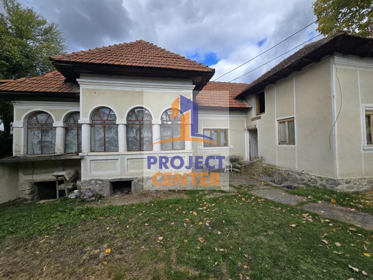 Casă Centrală Curtea de Argeș, Teren 2.211 mp