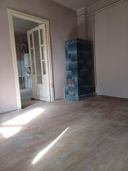 Semicentral, UMF Craiova , casa individuala + curte comuna