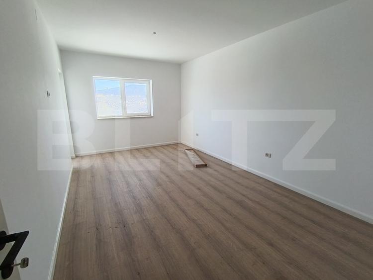 Apartament cu 3 camere, in suprafata de 85 mp si teren de 100 mp