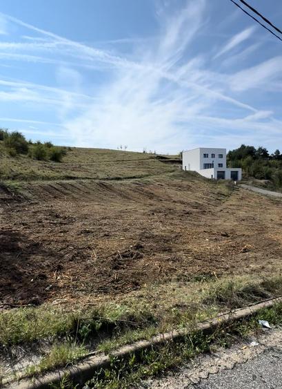 Vand teren intravilan zona 700