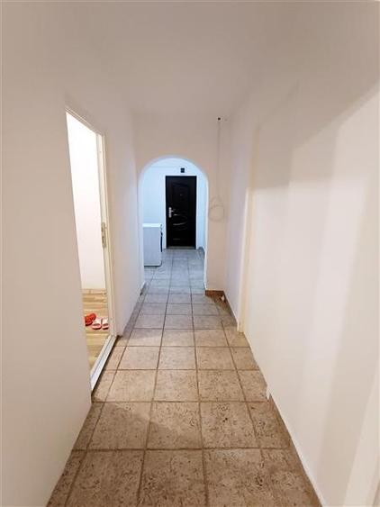Apartament 2 camere ultracentral in Moldova Noua