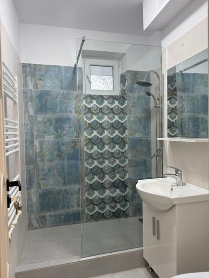 - Apartament La Cheie,  Etaj 1, Zona Independentei - H. Botev.