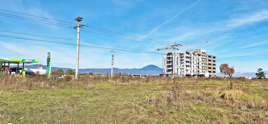Intrare in Rasnov dinspre Brasov, zona de case noi, teren de 1976mp,