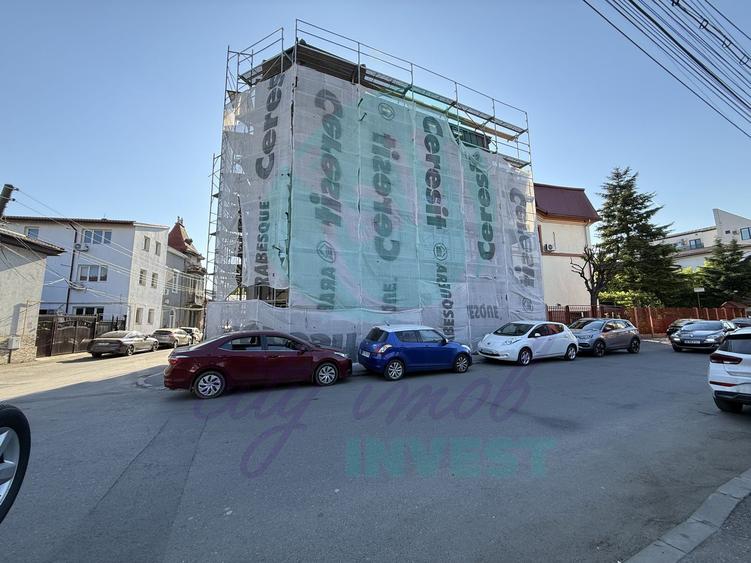 2 camere cu terasa de 17 m langa PARC si METROU cu parcare si boxa