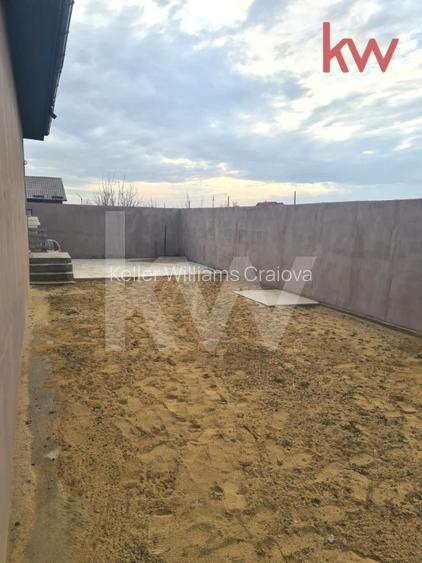 Casă parter, construcție solidă, teren generos – Cârcea, zona Metro - 13