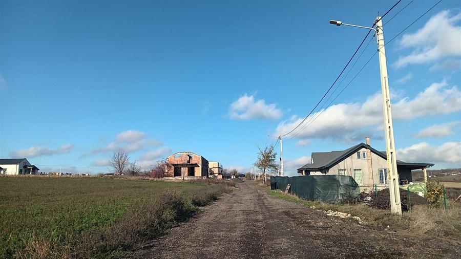 Aroneanu teren 652mp cu utilitati si Certificat de Urbanism
