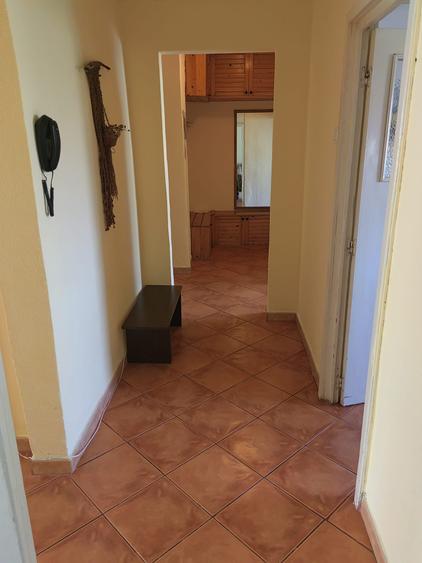 Etaj 3/4 - 4 camere decomandat - doua bai - Dacia - Piata