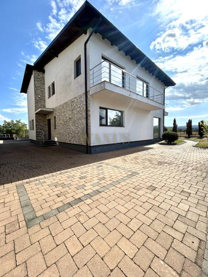 Casă Individuală, 200 mp utili, garaj 50 mp, Teren 500 mp