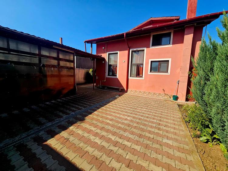 Casă spațioasă cu 9 camere în Strejnicu – pentru locuință, birouri