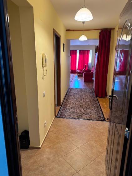 Vand apartament spatios, 2 camere in Sinaia,