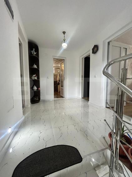 Casa/Vila cu 8 camere, 4 bai - Zarnesti