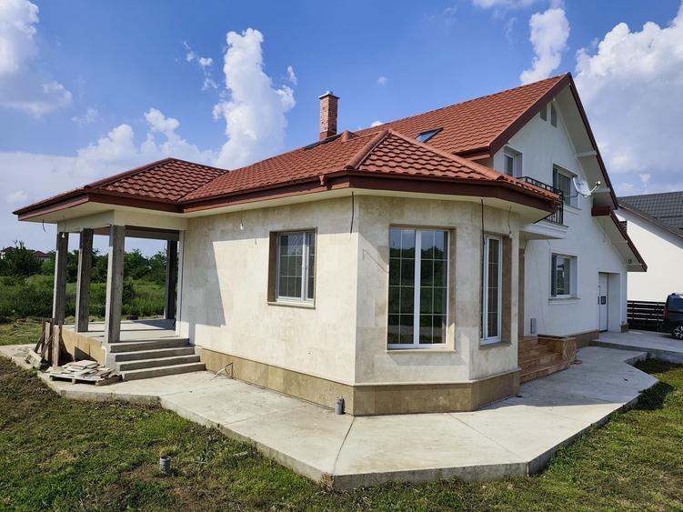 FARA COMISIOANE casa cu 5 camere premium P+E cu 3 bai garaj terasa mare la cheie