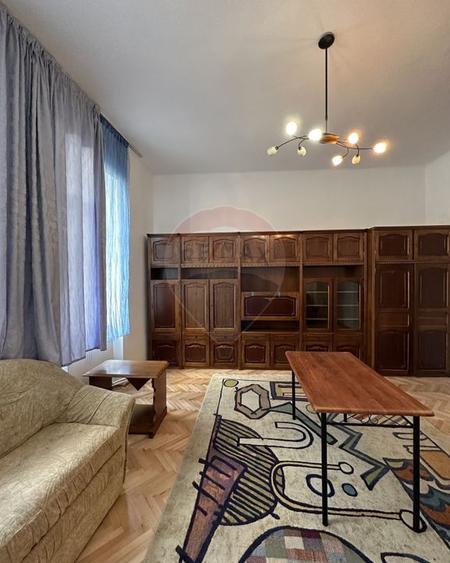 Apartament spațios în casă