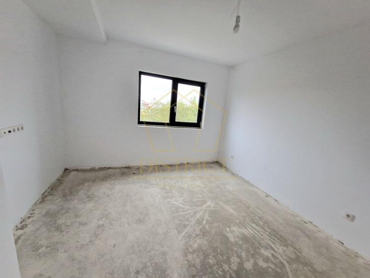 Duplex spatios despartit prin camera tehnica cu 5 camere | Urseni