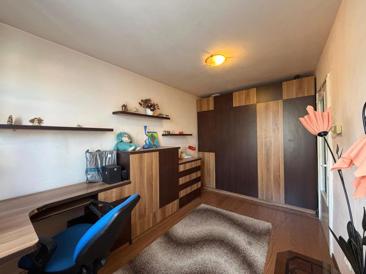 Apartament spatios, 2 camere, 57 mp, partial renovabil - Micro