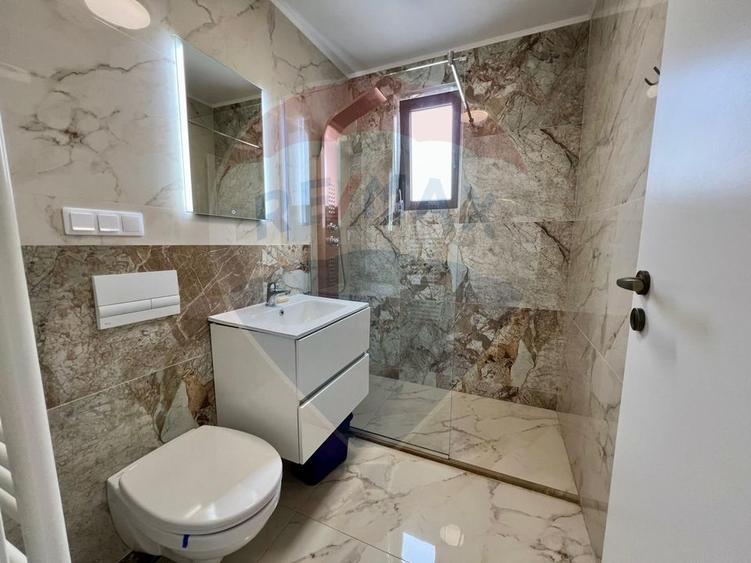 Apartament cu 3 camere de vânzare