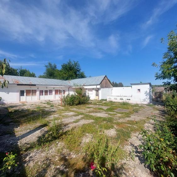 Teren si cladiri Vanatori (Stone Park-Hora Miresei)