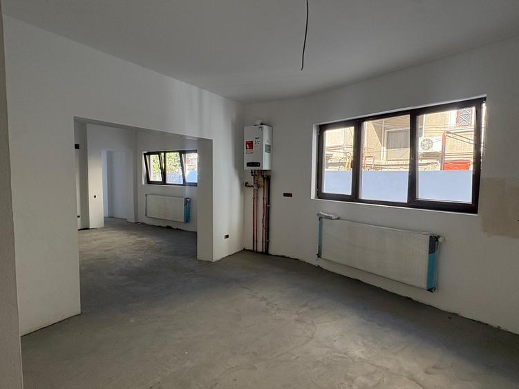 OPORTUNITATE ! Casa Mare cu Teren in Proprietate ! Icoanei